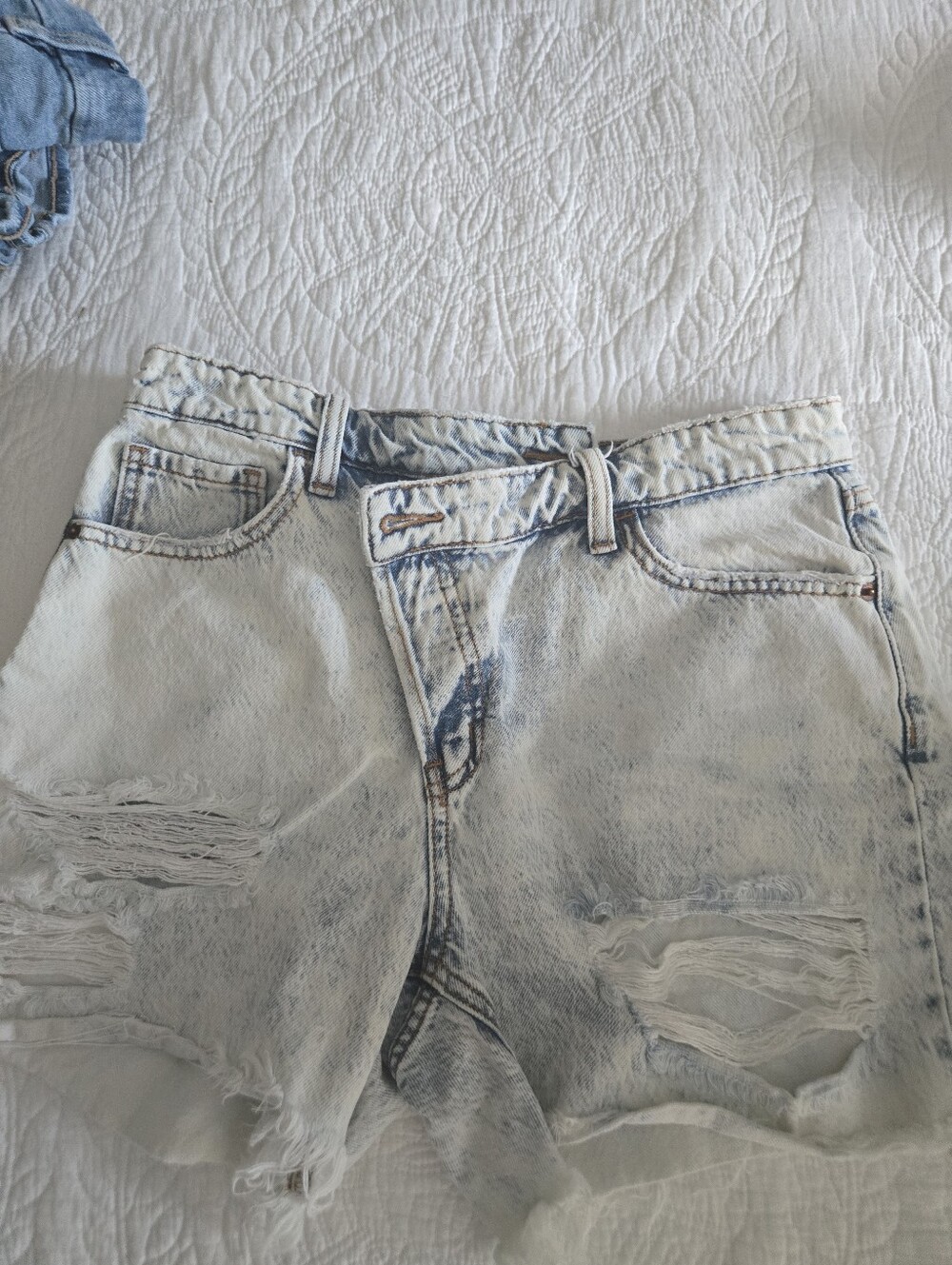 Cello Light Wash Distressed Women’s Denim Shorts